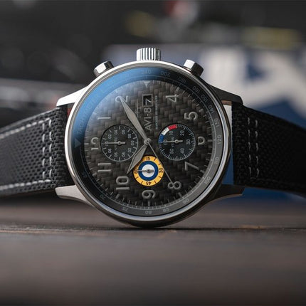 Reloj de cuarzo Hawker Hurricane Classic Chronograph de fibra de carbono con esfera negra AV-4011-0W para hombre con correa adic
