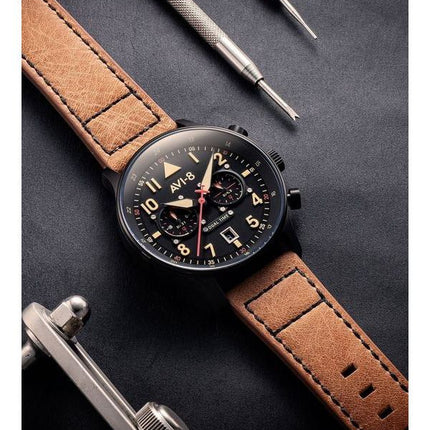 AVI-8 Hawker Hurricane Carey Reloj de cuarzo con esfera negra Debden y hora dual AV-4088-03 para hombre