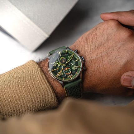 Reloj cronógrafo de cuarzo con esfera verde y correa de piel Harding AVI-8 Hawker Typhoon Coningham AV-4093-0D para hombre