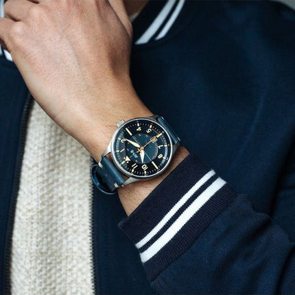 AVI-8 Hawker Hurricane Kent Reloj automático para hombre con correa de cuero Sussex y esfera azul AV-4094-02 automático