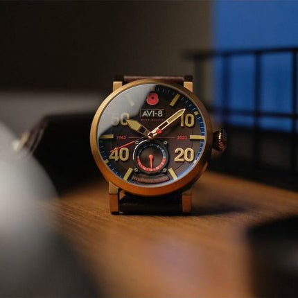 Reloj para hombre AVI-8 Dambuster 80.º aniversario Royal British Legion Meca-Quartz Edición limitada con esfera marrón AV-4108-R