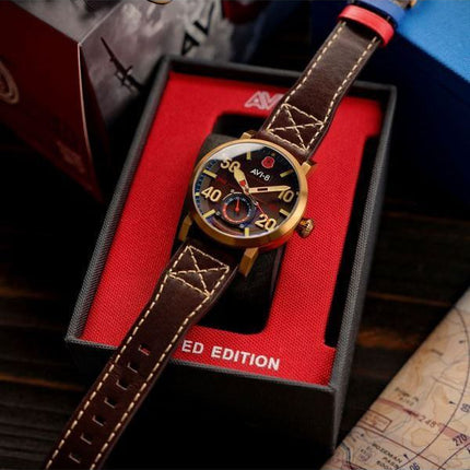 Reloj para hombre AVI-8 Dambuster 80.º aniversario Royal British Legion Meca-Quartz Edición limitada con esfera marrón AV-4108-R