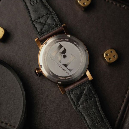 Reloj para hombre AVI-8 Dambuster 80.º aniversario Royal British Legion Meca-Quartz Edición limitada con esfera marrón AV-4108-R