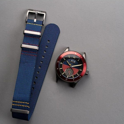 AVI-8 Flyboy Airmaster Sector Meca-Quartz Reloj para hombre con esfera azul marino y rojo AV-4112-04