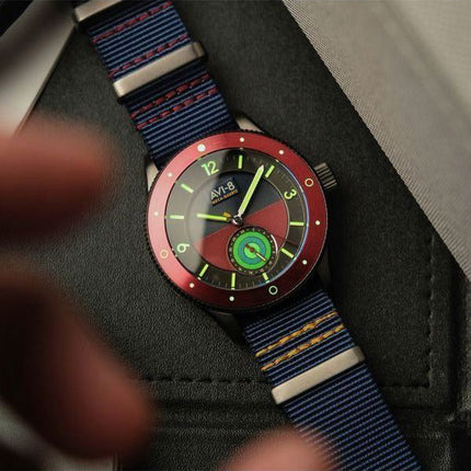 AVI-8 Flyboy Airmaster Sector Meca-Quartz Reloj para hombre con esfera azul marino y rojo AV-4112-04