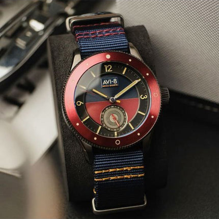 AVI-8 Flyboy Airmaster Sector Meca-Quartz Reloj para hombre con esfera azul marino y rojo AV-4112-04