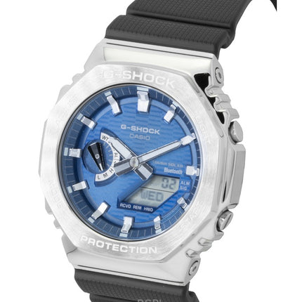 Reloj Casio G-Shock G-Steel GBM-2100A-2B para hombre, resistente al agua hasta 200 m, con correa de resina de base biológica y conexión para smartphone. Incluye esfera azul, movimiento analógico-digital y carga solar.