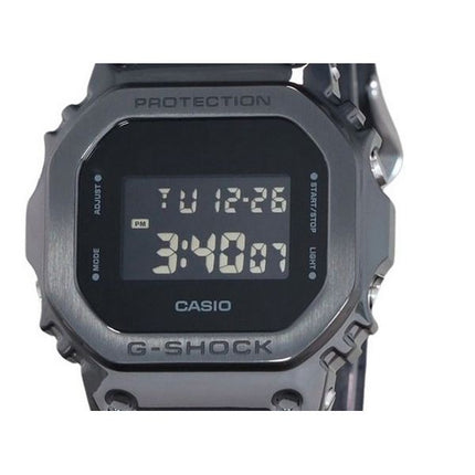 Reloj Casio G-Shock digital con bisel de metal y correa de resina de cuarzo GM-5600UB-1 200M para hombre