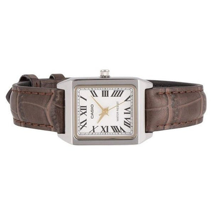 Reloj Casio analógico estándar con correa de cuero cromada y esfera blanca de cuarzo LTP-V007L-7B2 para mujer
