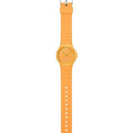 Reloj analógico Casio POP de cuarzo con correa de resina de base biológica y esfera naranja MQ-24B-9B unisex
