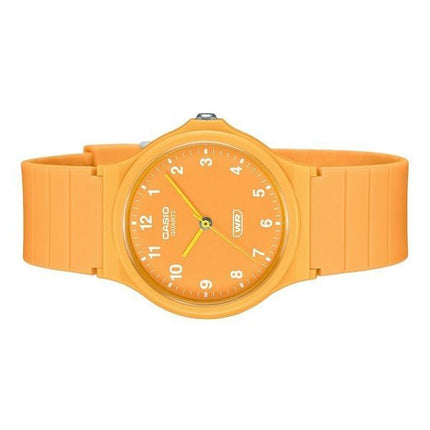 Reloj analógico Casio POP de cuarzo con correa de resina de base biológica y esfera naranja MQ-24B-9B unisex