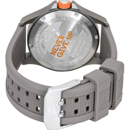 Reloj Luminox Bear Grylls Survival Land para hombre, modelo XB.3716, correa de caucho, esfera marrón, movimiento de cuarzo, resistente al agua hasta 100 metros.