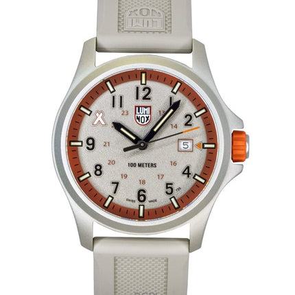 Reloj Luminox Bear Grylls Survival Land para hombre, modelo XB.3717, correa de caucho, esfera beige, movimiento de cuarzo, resistente al agua hasta 100 metros.