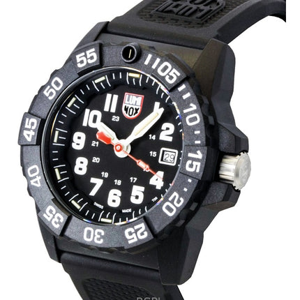 Reloj Luminox Navy Seal XS.3501.F para hombre, con correa de caucho, esfera negra, movimiento de cuarzo y resistencia al agua hasta 200 metros.